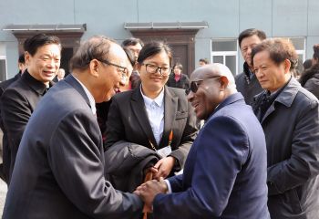 赤道幾內(nèi)亞原農(nóng)業(yè)、畜牧與食品部部長維克托•格蘭赫•梅萊訪問江西贛糧實業(yè)有限公司